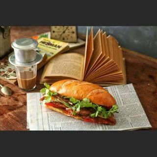 Shop bánh mì gần trạm xe lửa Riverwood cần người bán hàng